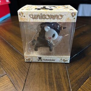 🔥 Fire Sale 🔥
Tokidoki Romeo Unicorno Black and White Collectible